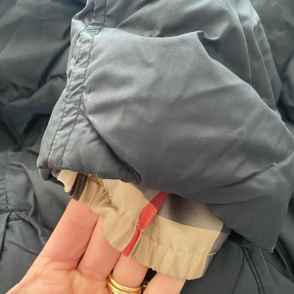 Burberry Women’s Black Quilted Puffer Jacket Size Small - Picture 4 of 13